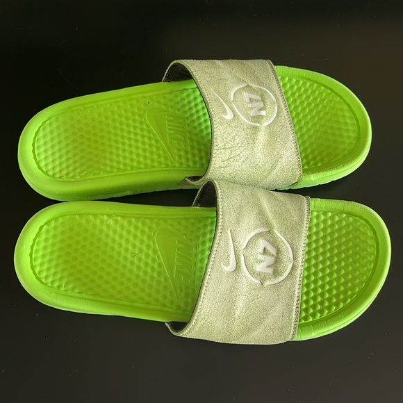 Nike Slides - Picture 3 of 11